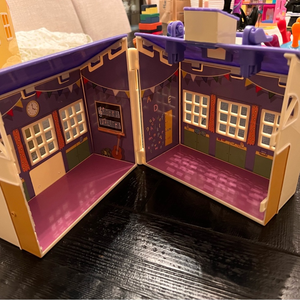 Peppa pig school house